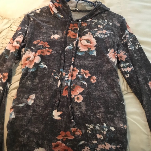 Maternity Lot - Picture 2 of 4